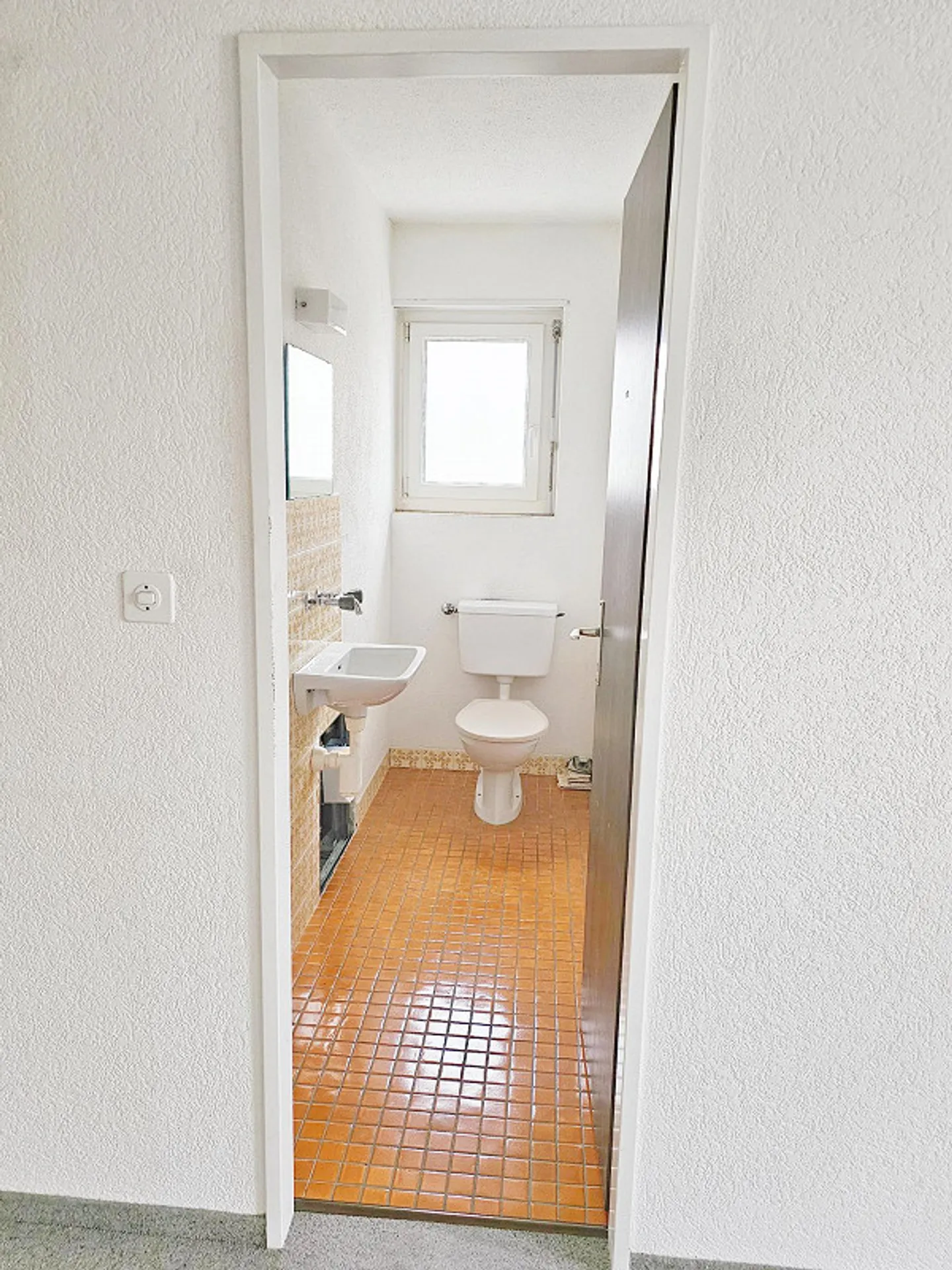 5.5-Room Apartment with Potential in a Quiet Location in St. Gallen-Winkeln - Photo 10 of 12