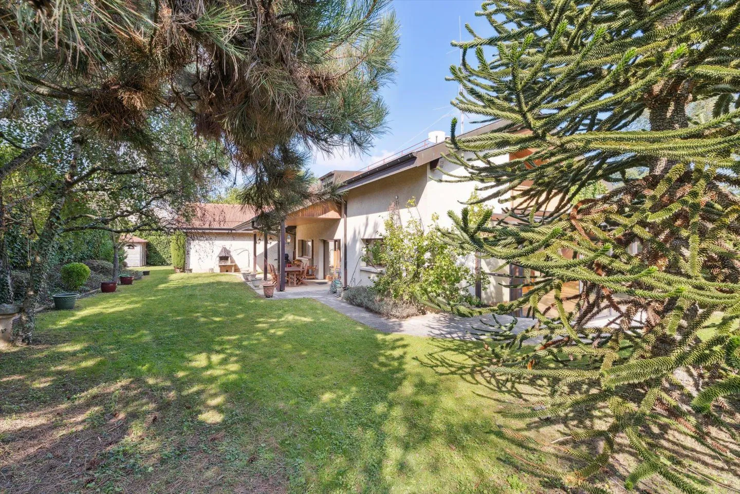 Casa indipendente e la sua annessa nel cuore del villaggio - Foto 1 di 13