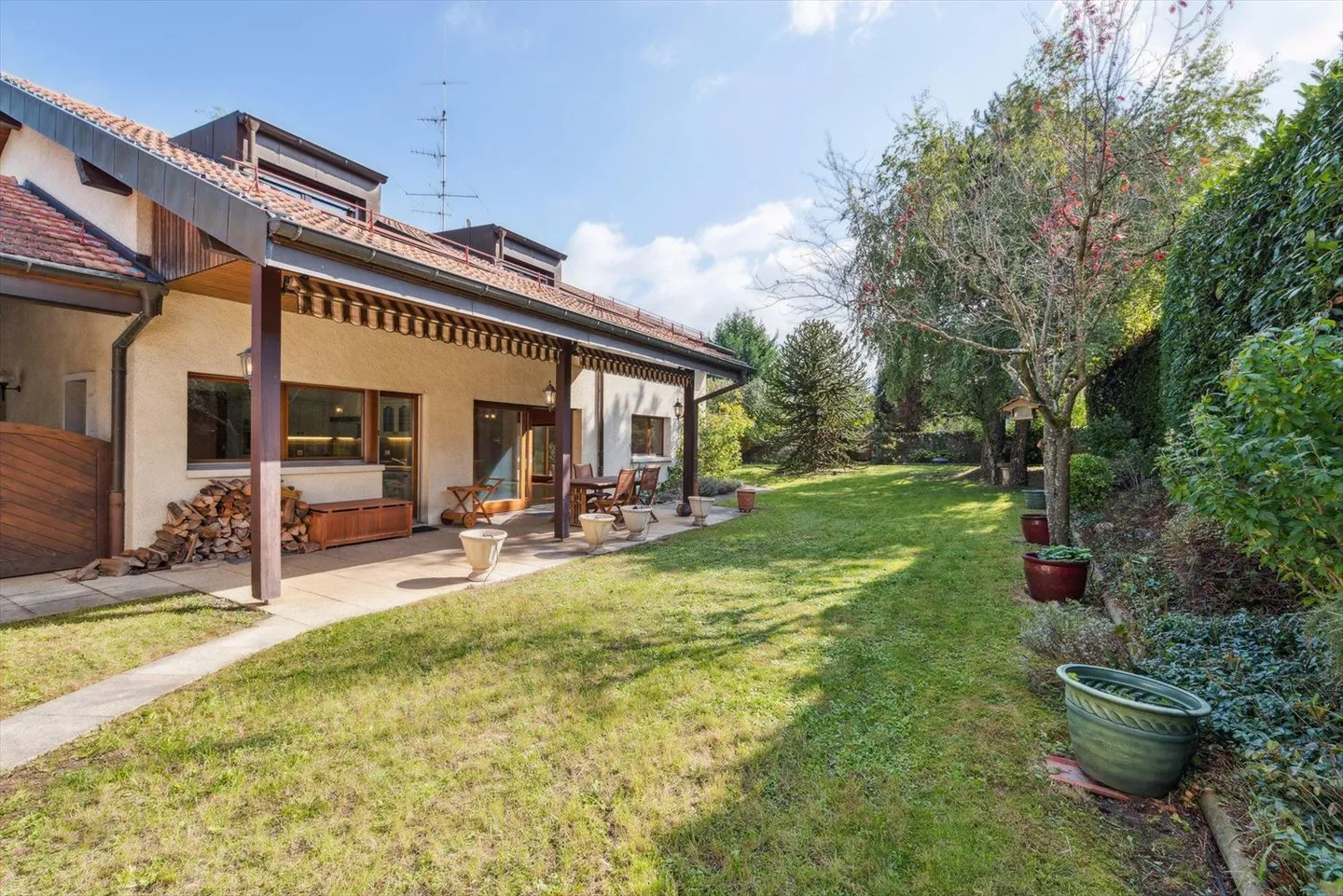 Casa indipendente e la sua annessa nel cuore del villaggio - Foto 3 di 13
