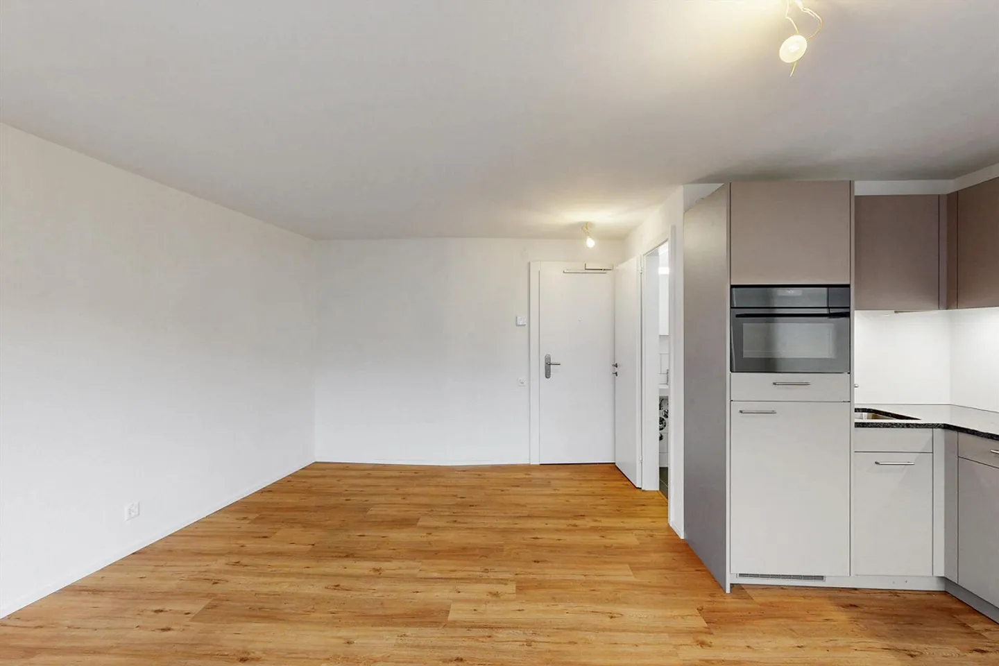 Charming Apartment in Basel - Photo 5 of 11