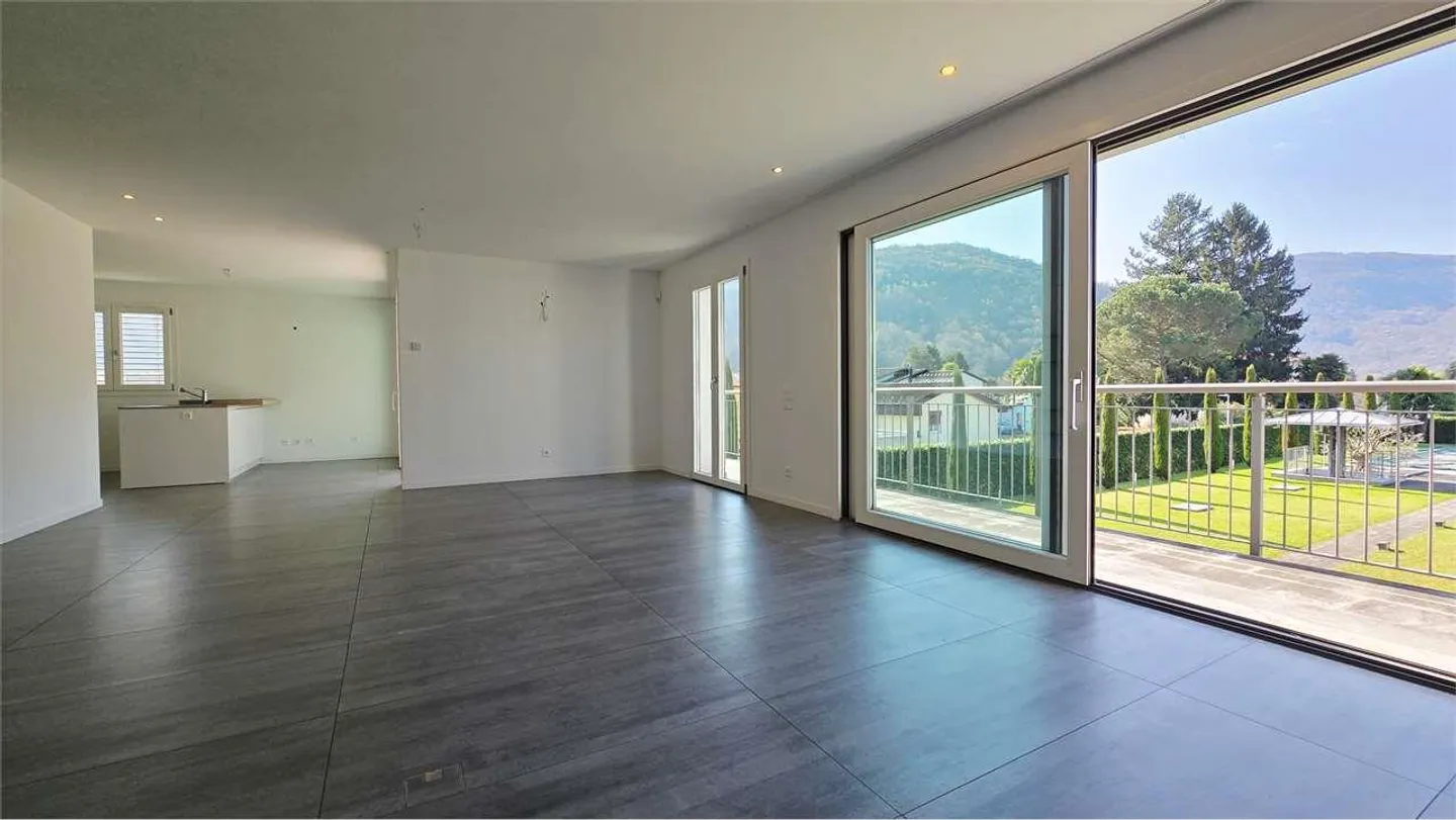 Propriété d'exception - 6,5 pièces avec piscine et finitions haut de gamme - Photo 2 sur 13