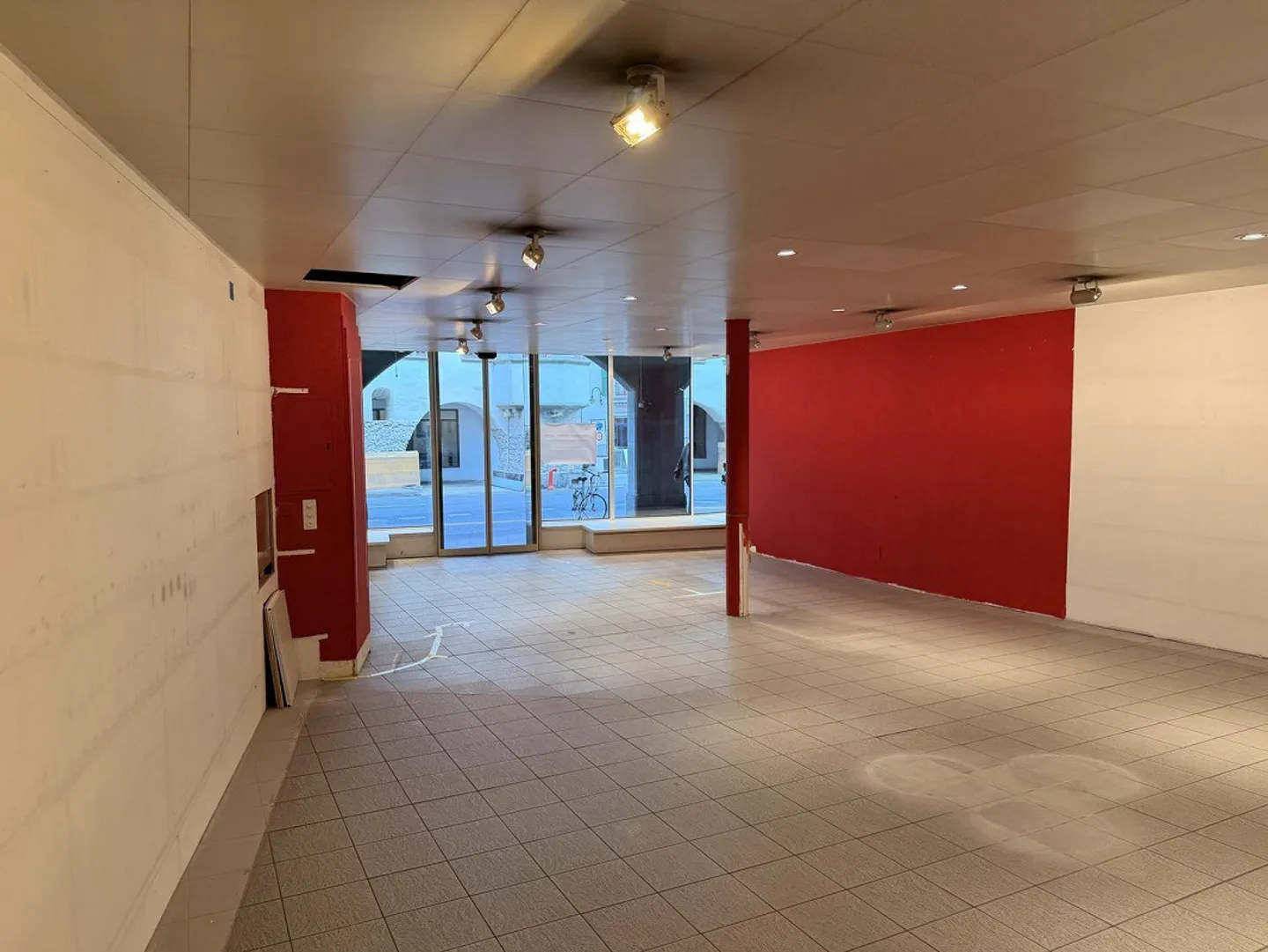 Spazio Commerciale a Thun - Foto 3 di 5