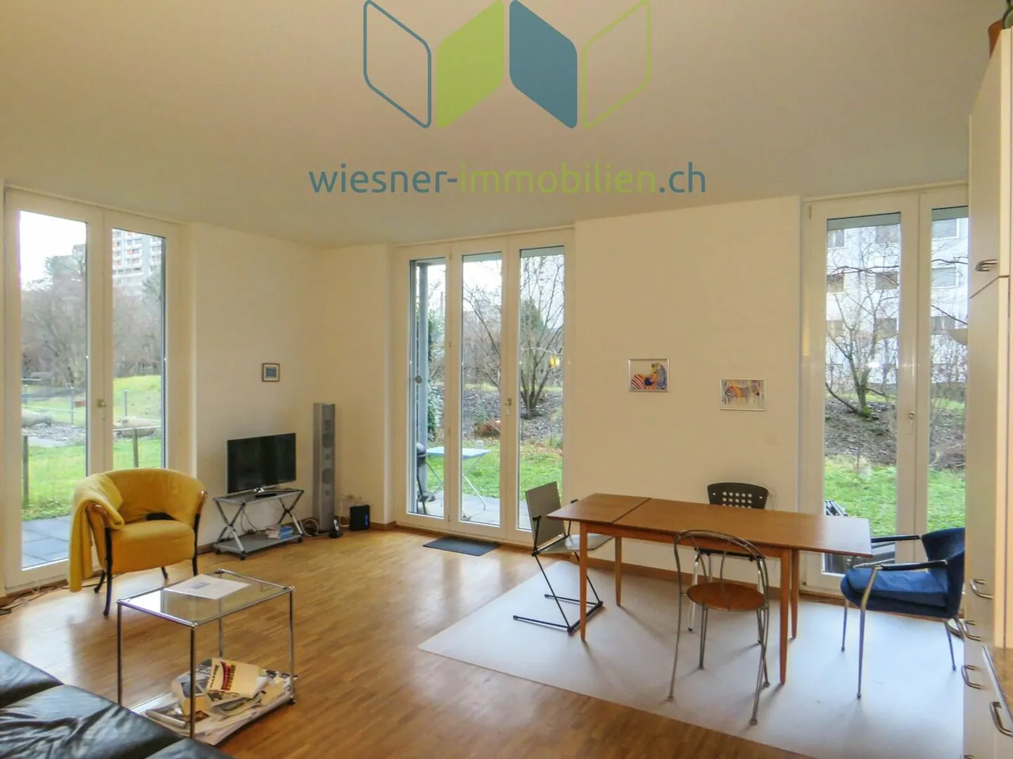 APPARTEMENT 3 CHAMBRES DANS UN EMPLACEMENT IDÉAL AU REZ-DE-CHAUSSÉE AVEC JARDIN - Photo 3 sur 7