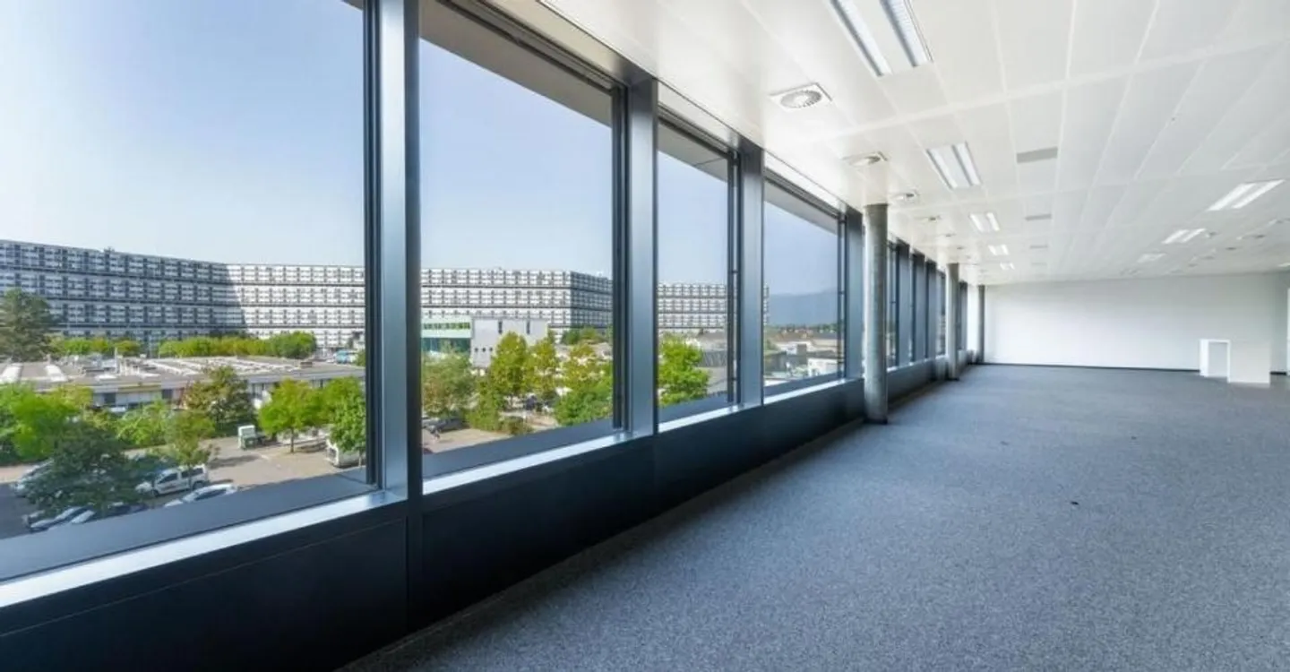 Open space of 188 m² to be arranged according to your needs - Photo 1 of 3