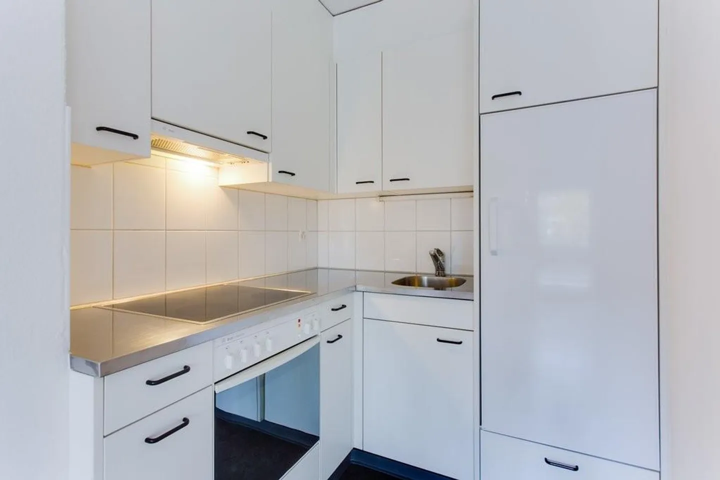 Small apartment in perfect location - Photo 2 of 6