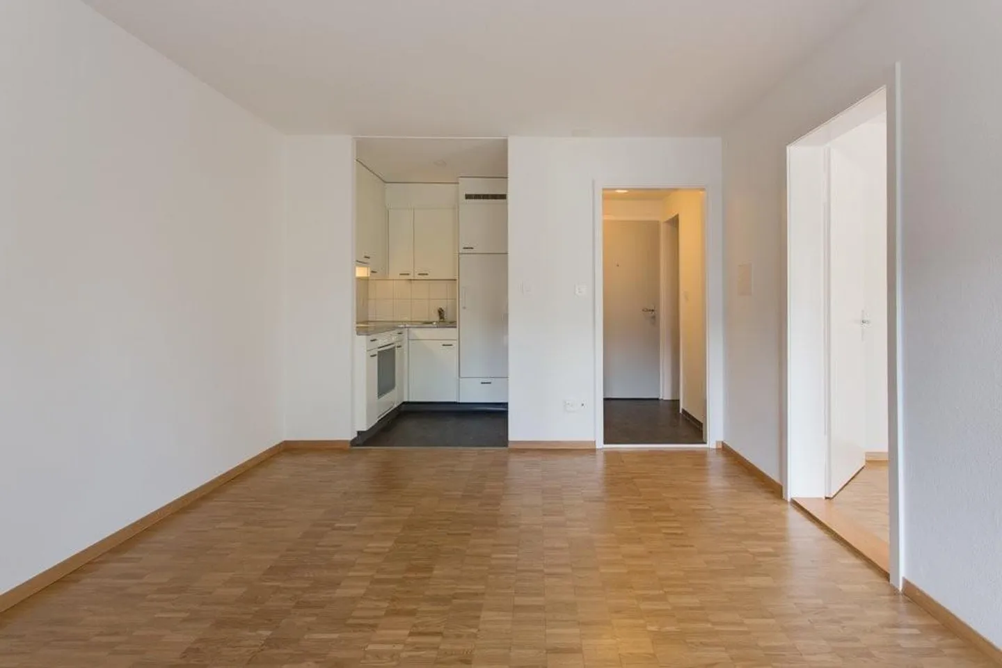 Small apartment in perfect location - Photo 4 of 6