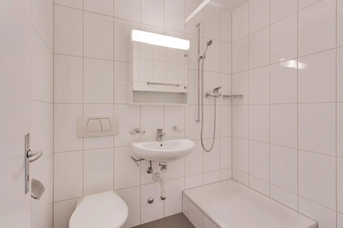 Small apartment in perfect location - Photo 5 of 6