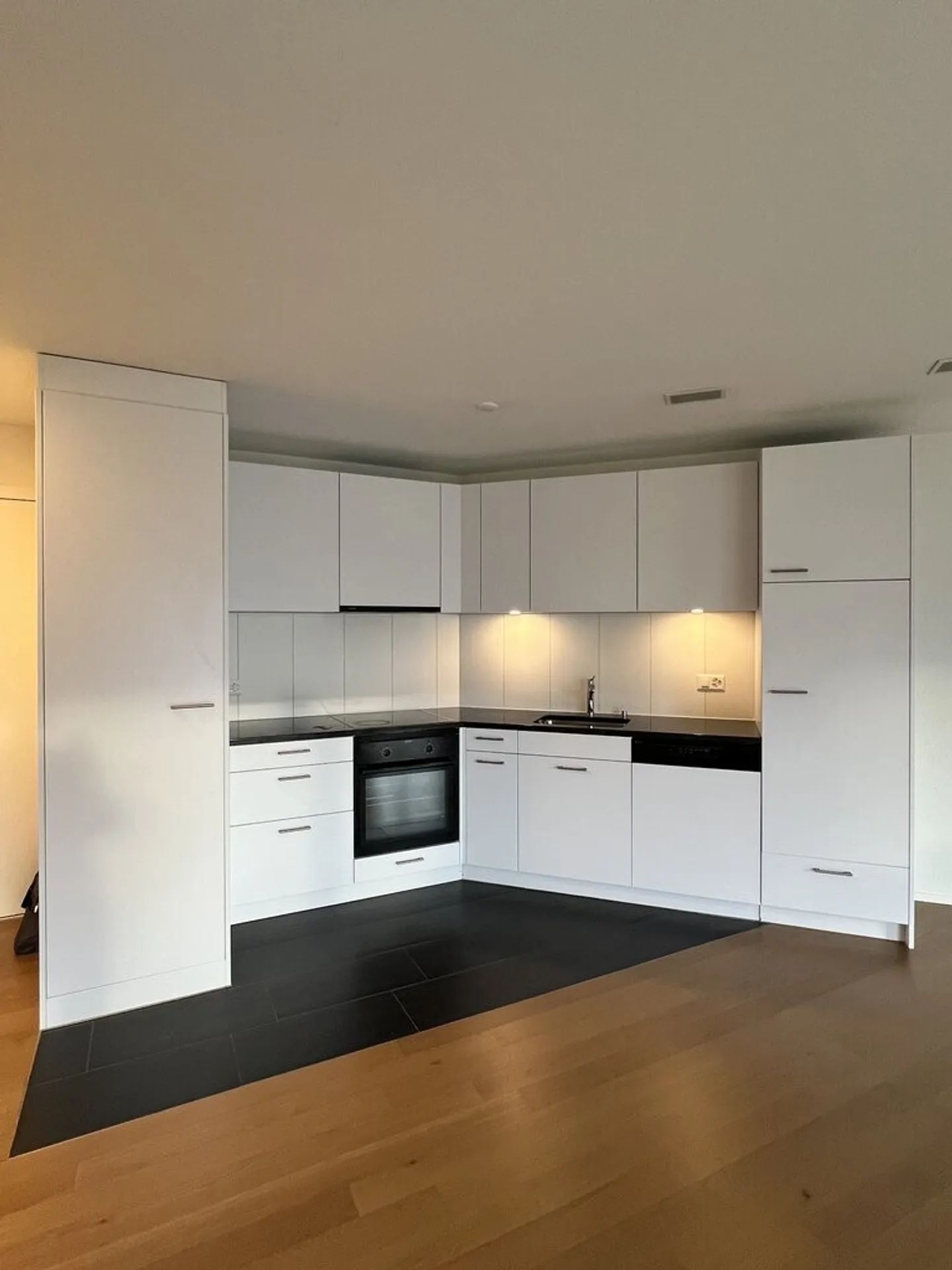 Modernes Apartment im Zentrum von Biel - Foto 2 von 6