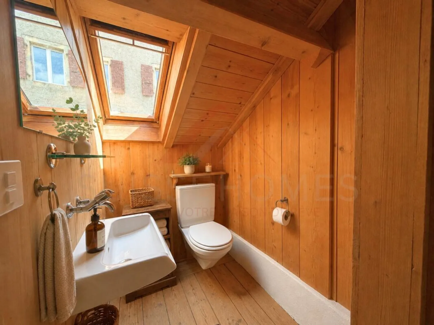 3-room penthouse apartment with charm and beautiful rooms in the heart of Romainmôtier - Photo 8 of 9
