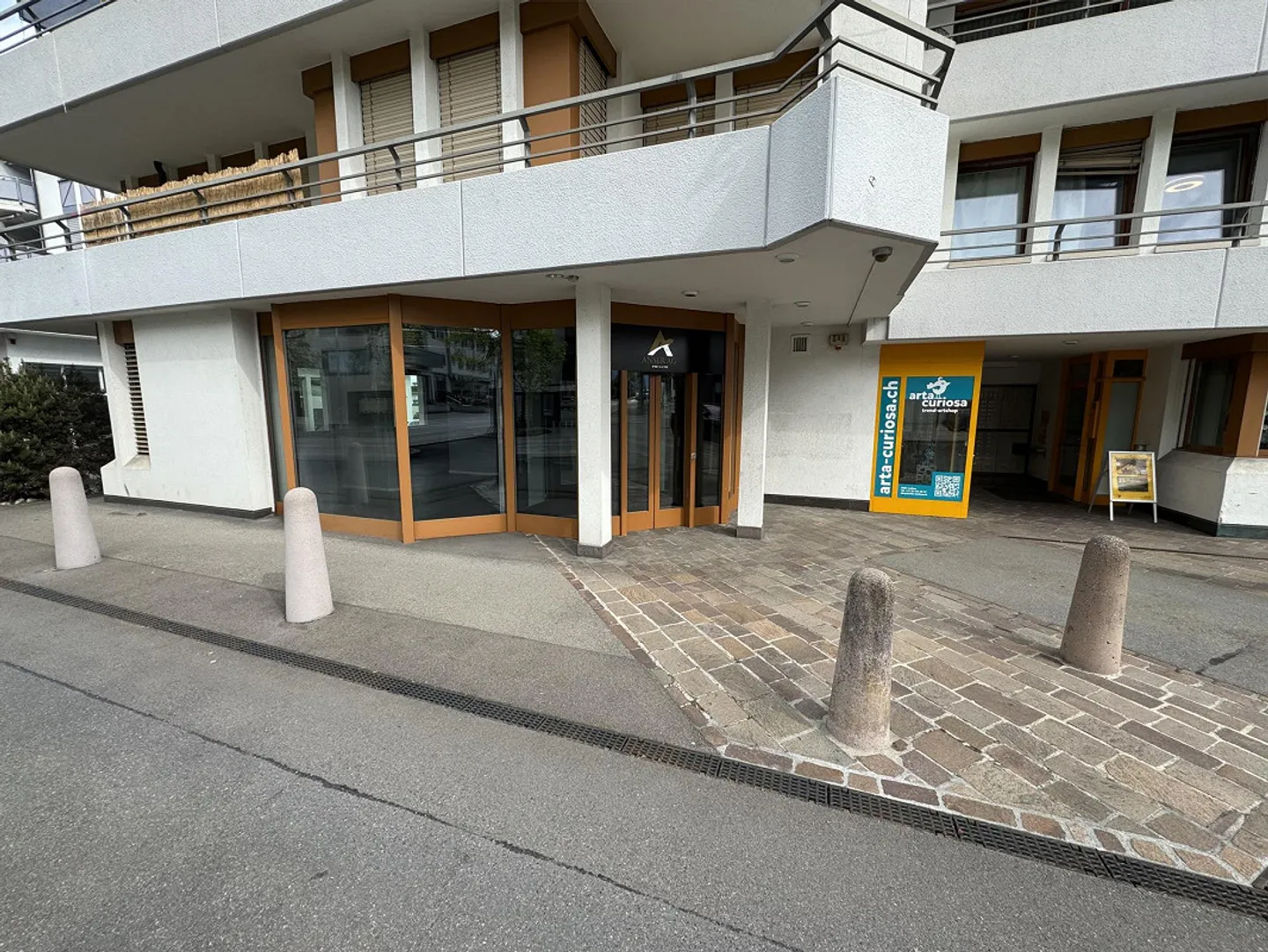 Espaces de vente/commerciaux dans un emplacement central - Photo 1 sur 18
