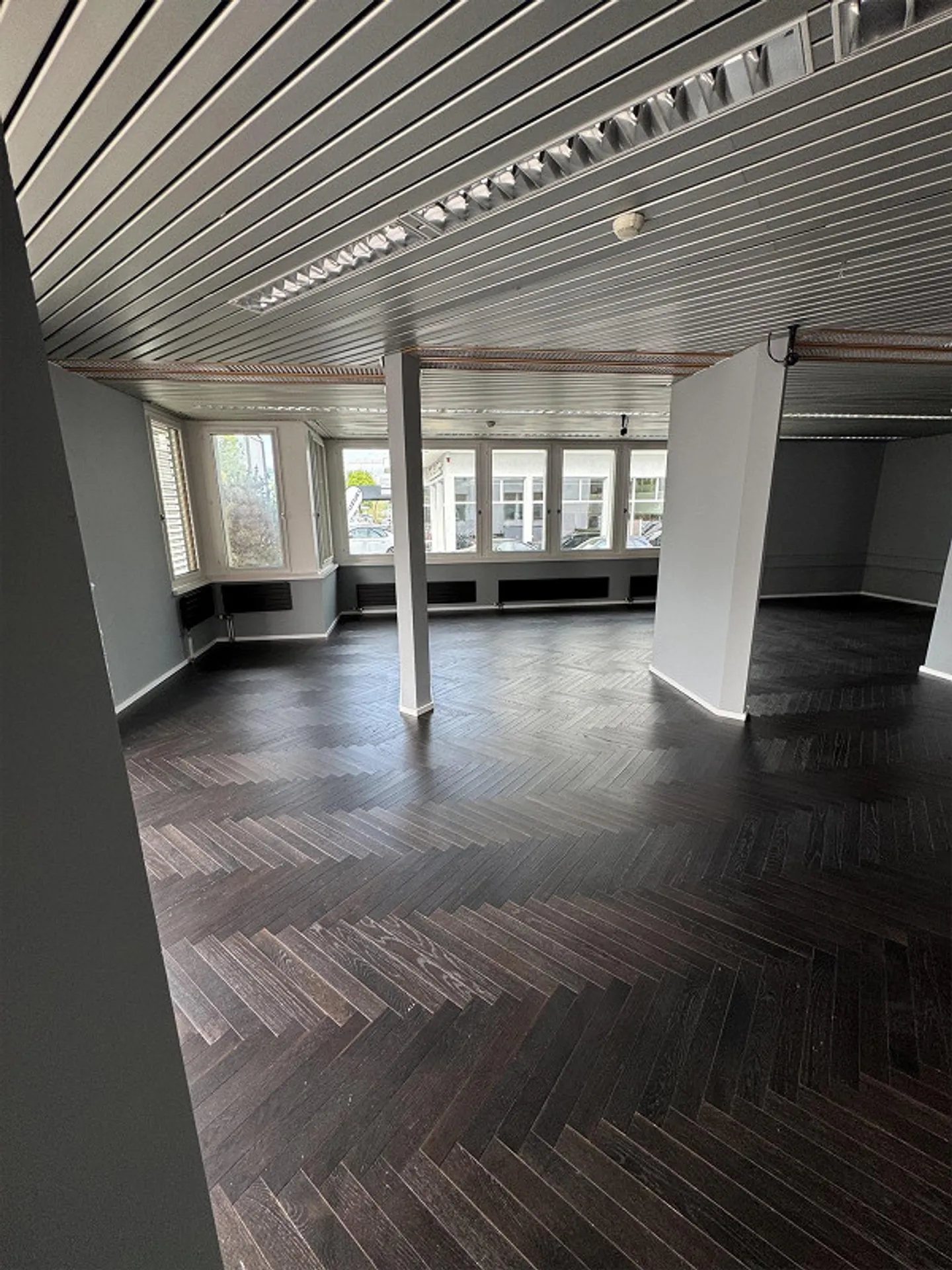 Espaces de vente/commerciaux dans un emplacement central - Photo 2 sur 18