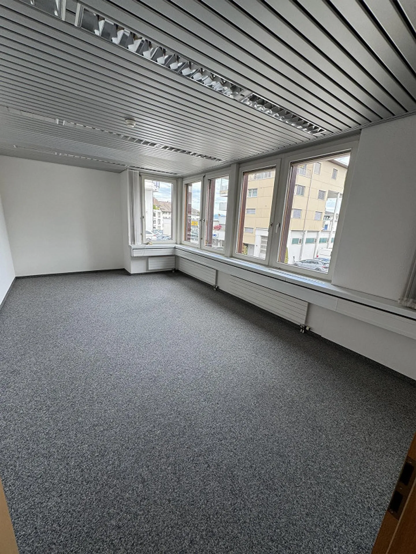 Espaces de vente/commerciaux dans un emplacement central - Photo 6 sur 18