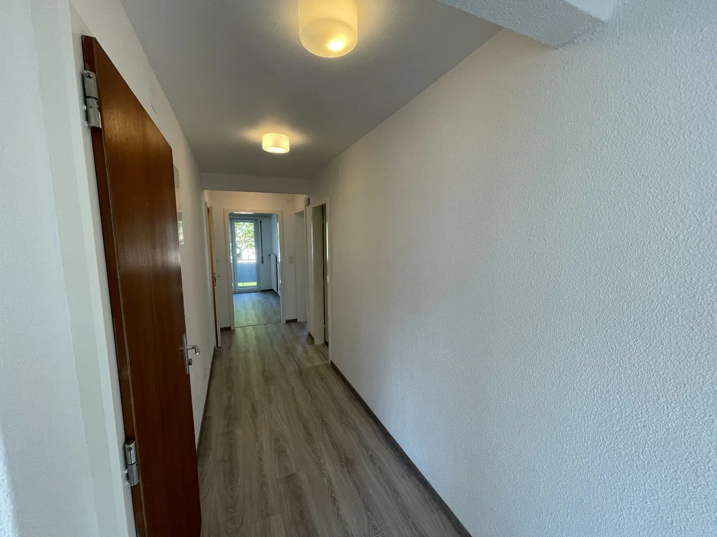 Appartement de 70m2 en face de la gare avec balcon - Photo 3 sur 13
