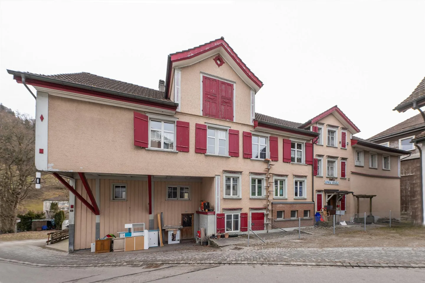 Mehrfamilienhaus mit Büro - Foto 3 von 17