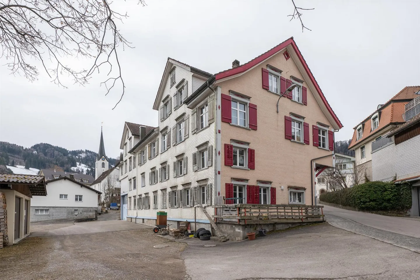 Mehrfamilienhaus mit Büro - Foto 2 von 17