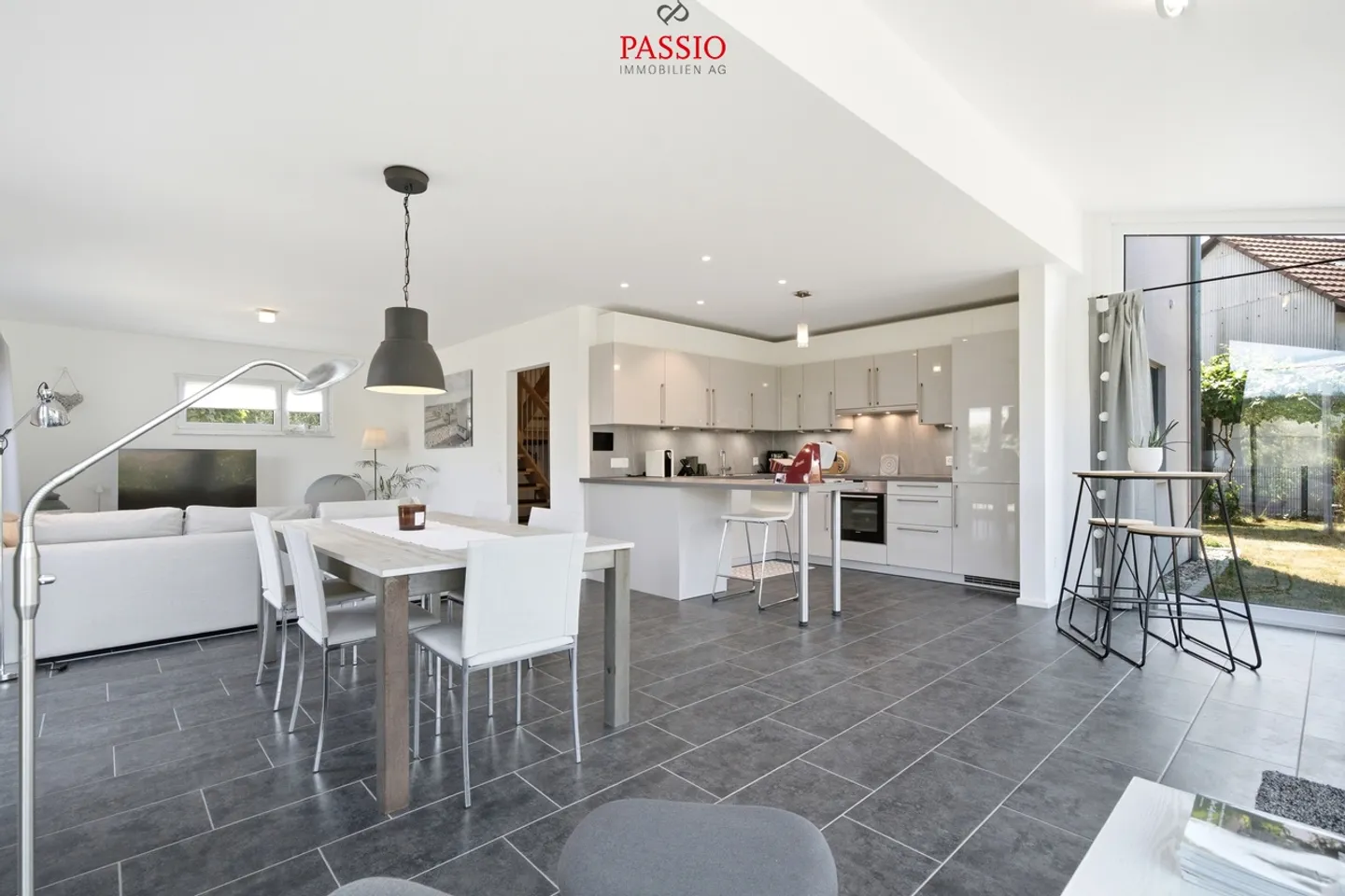 Maison familiale moderne de 5,5 pièces avec jardin de rêve - Photo 4 sur 41