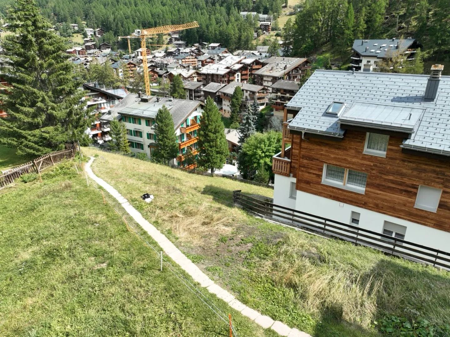 Sopra i tetti - dove il Cervino diventa un vicino - Foto 5 di 9