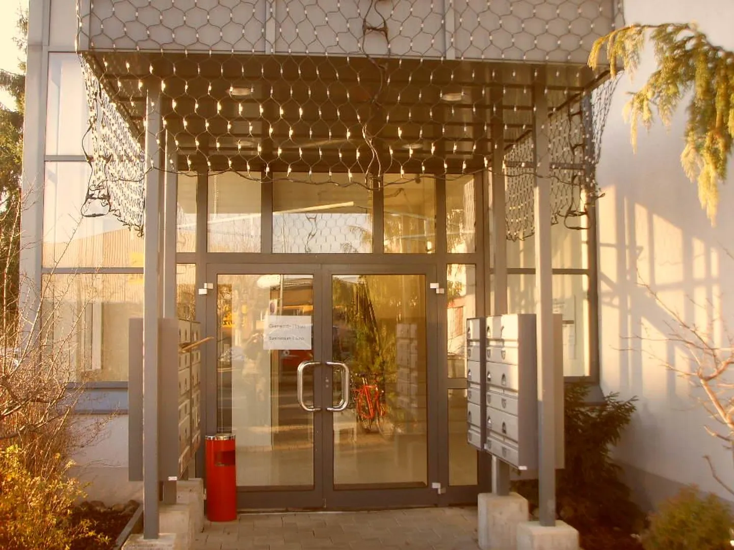 Bureaux divers et abordables dans un bâtiment commercial varié - Photo 1 sur 7