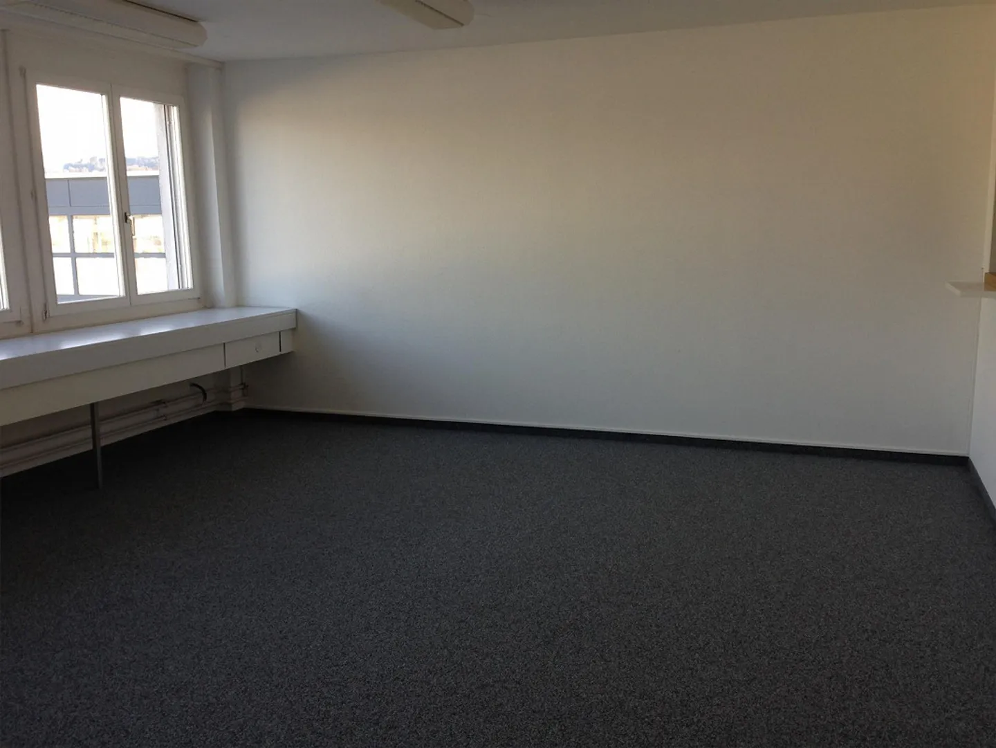 Bureaux divers et abordables dans un bâtiment commercial varié - Photo 7 sur 7