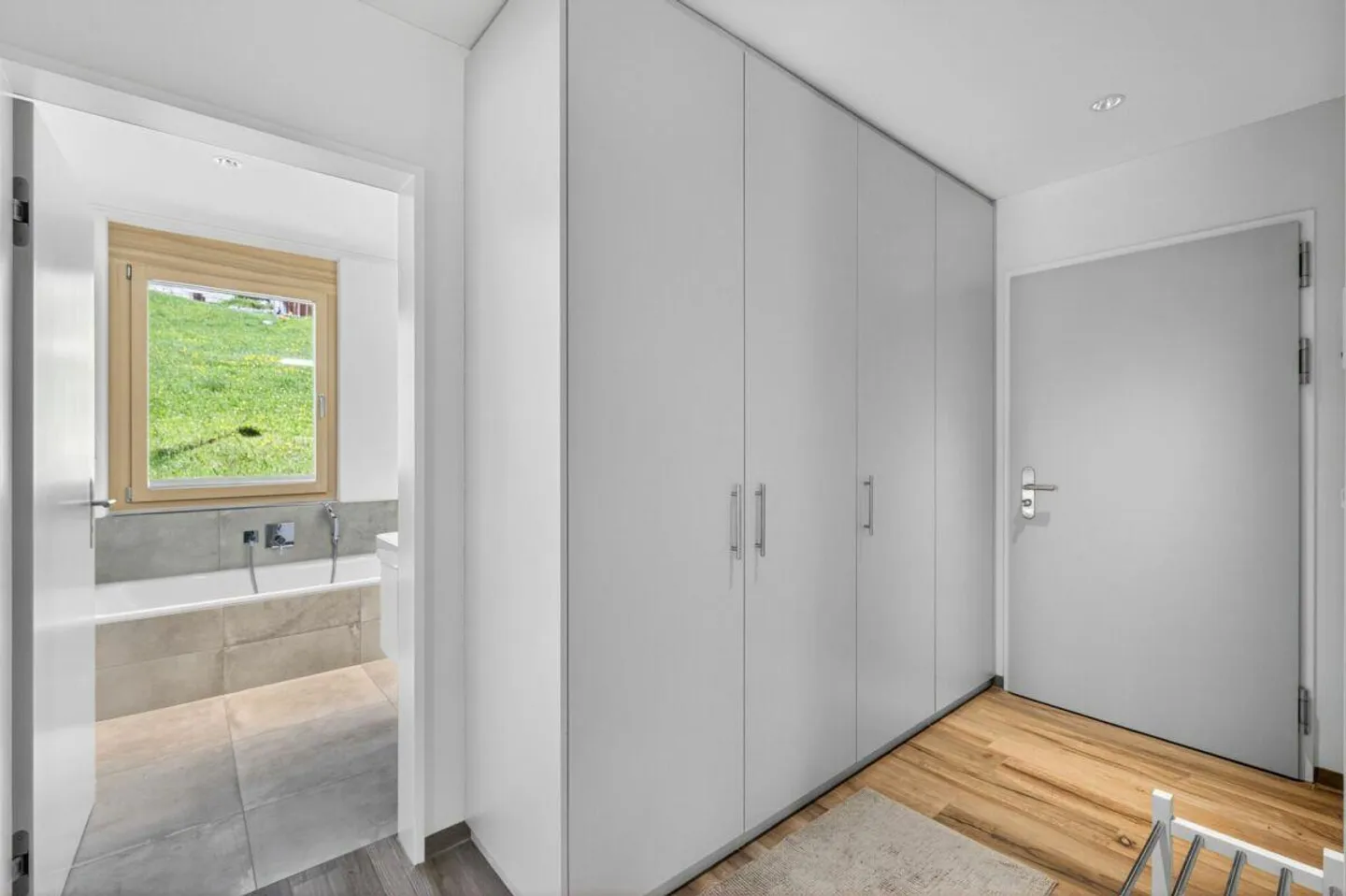 Vivre avec vue - Appartement de 3,5 pièces de haute qualité avec balcon et... - Photo 8 sur 27