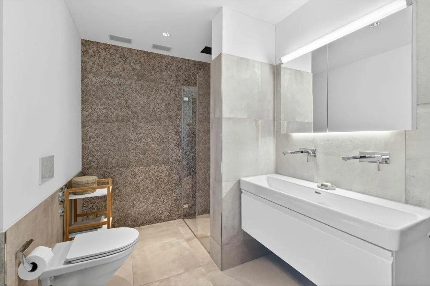 Vivre avec vue - Appartement de 3,5 pièces de haute qualité avec balcon et... - Photo 10 sur 27