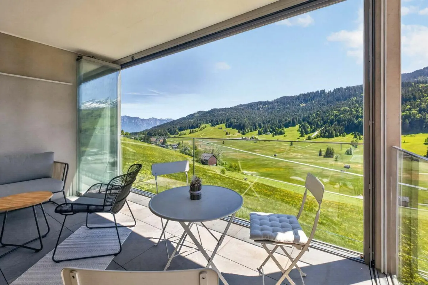 Vivre avec vue - Appartement de 3,5 pièces de haute qualité avec balcon et... - Photo 14 sur 27