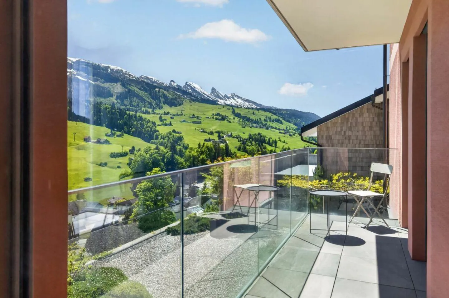 Vivre avec vue - Appartement de 3,5 pièces de haute qualité avec balcon et... - Photo 15 sur 27