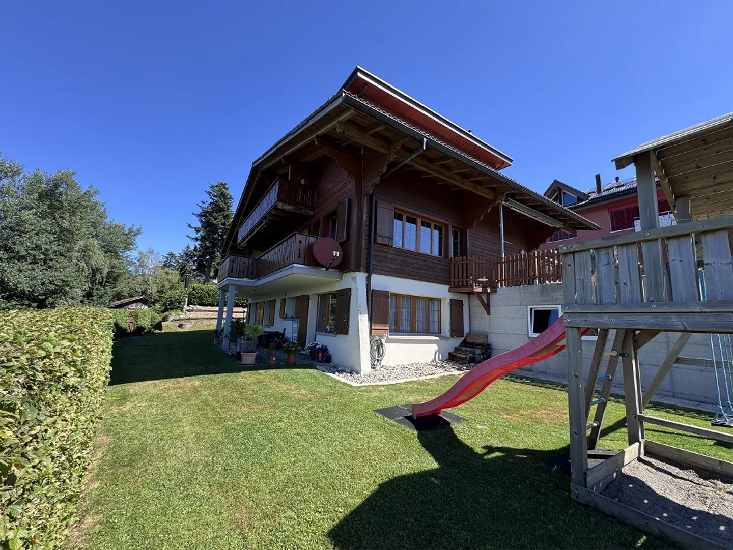 Bellissimo appartamento di 3 stanze al piano terra con area salotto in giardino in una posizione tranquilla - Foto 2 di 14