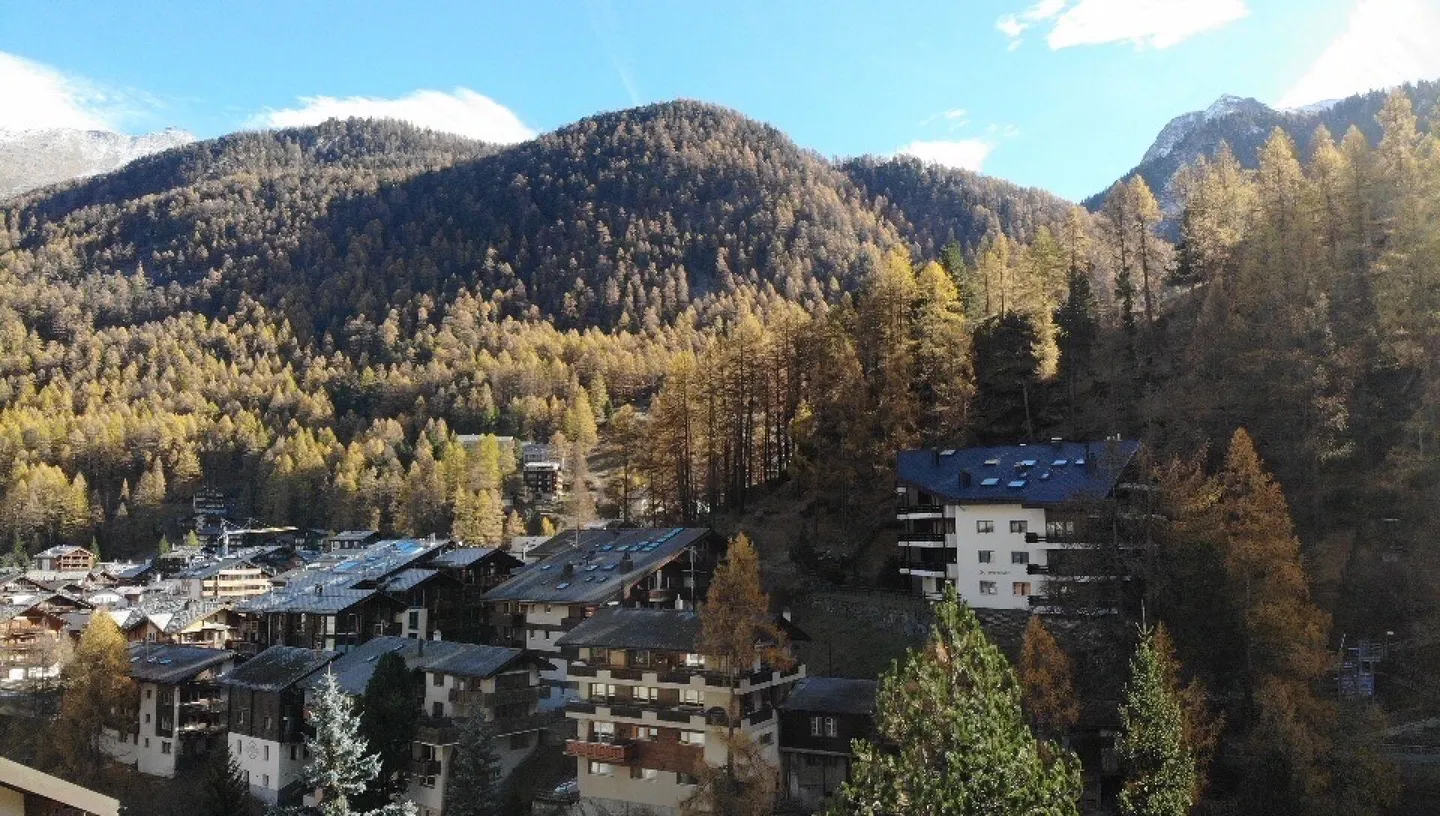 Sopra i tetti - dove il Cervino diventa un vicino - Foto 8 di 9