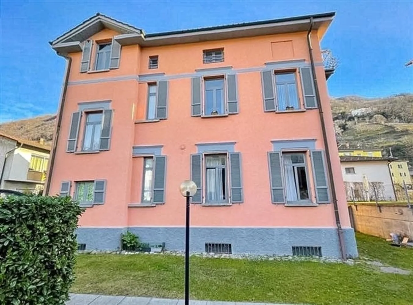 Building for investors in Bellinzona - Photo 2 of 2