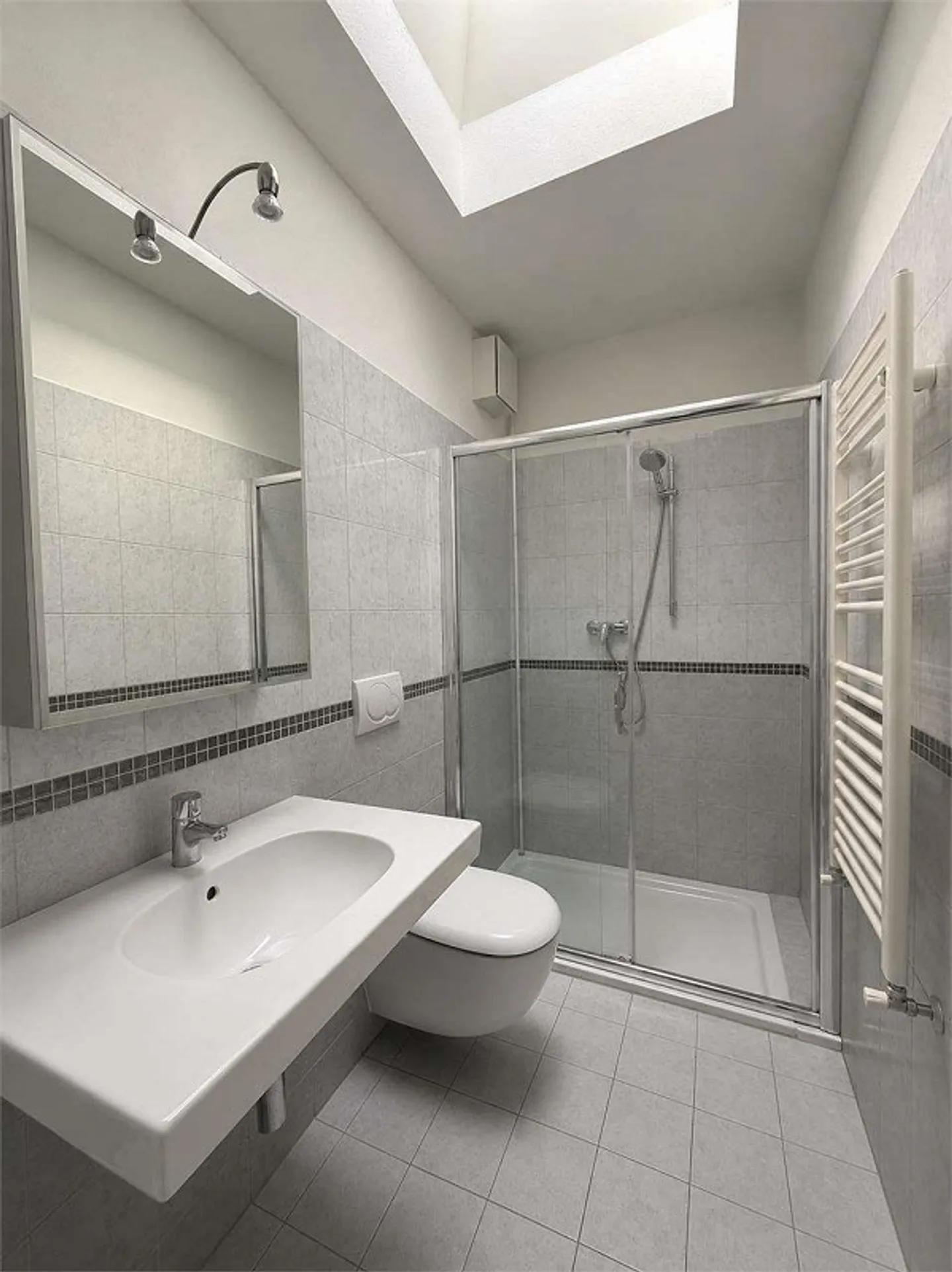 Penthouse moderne de 4,5 pièces meublé avec grand espace extérieur et jacuzzi - Photo 8 sur 8