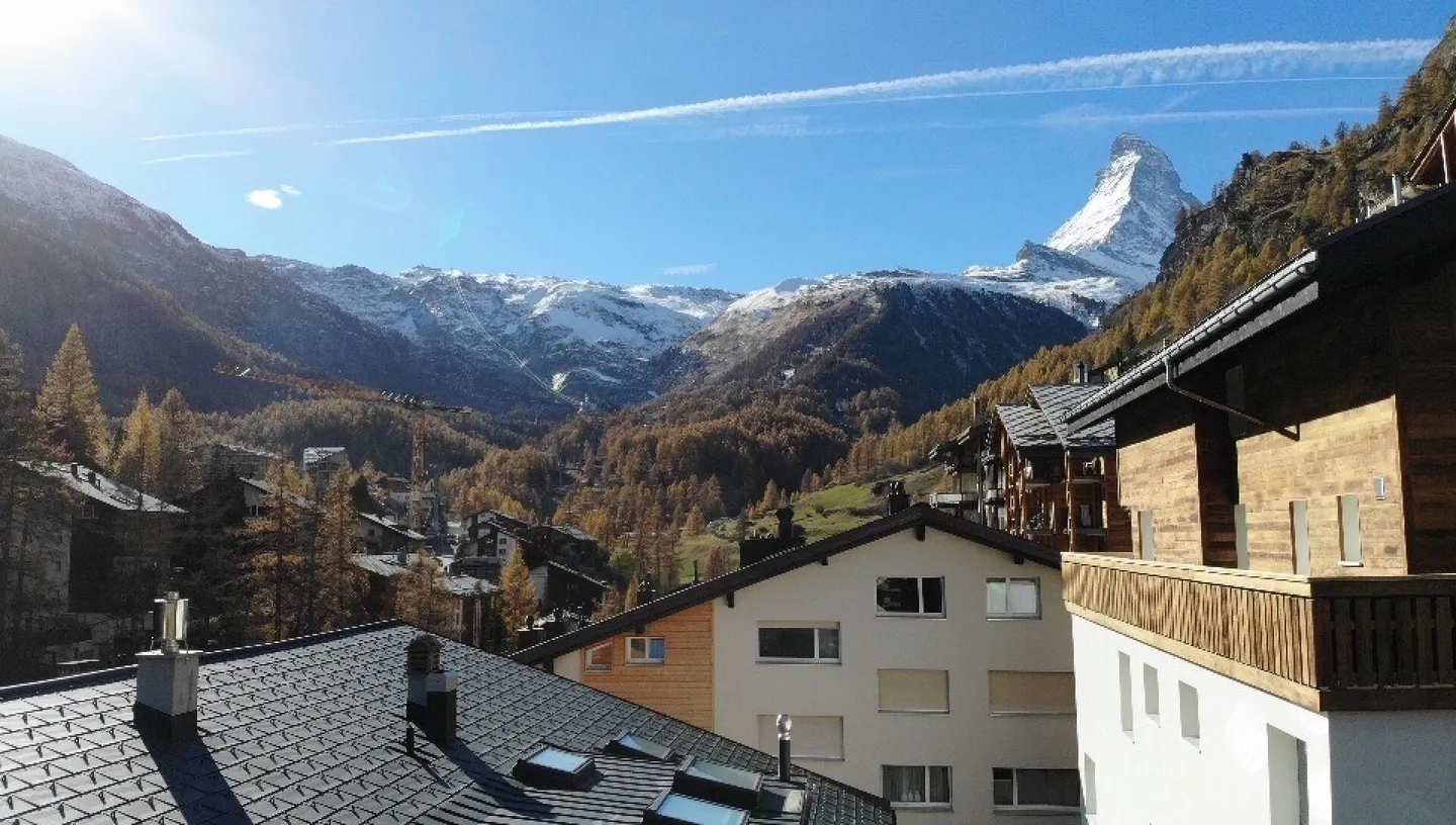 Sopra i tetti - dove il Cervino diventa un vicino - Foto 7 di 9