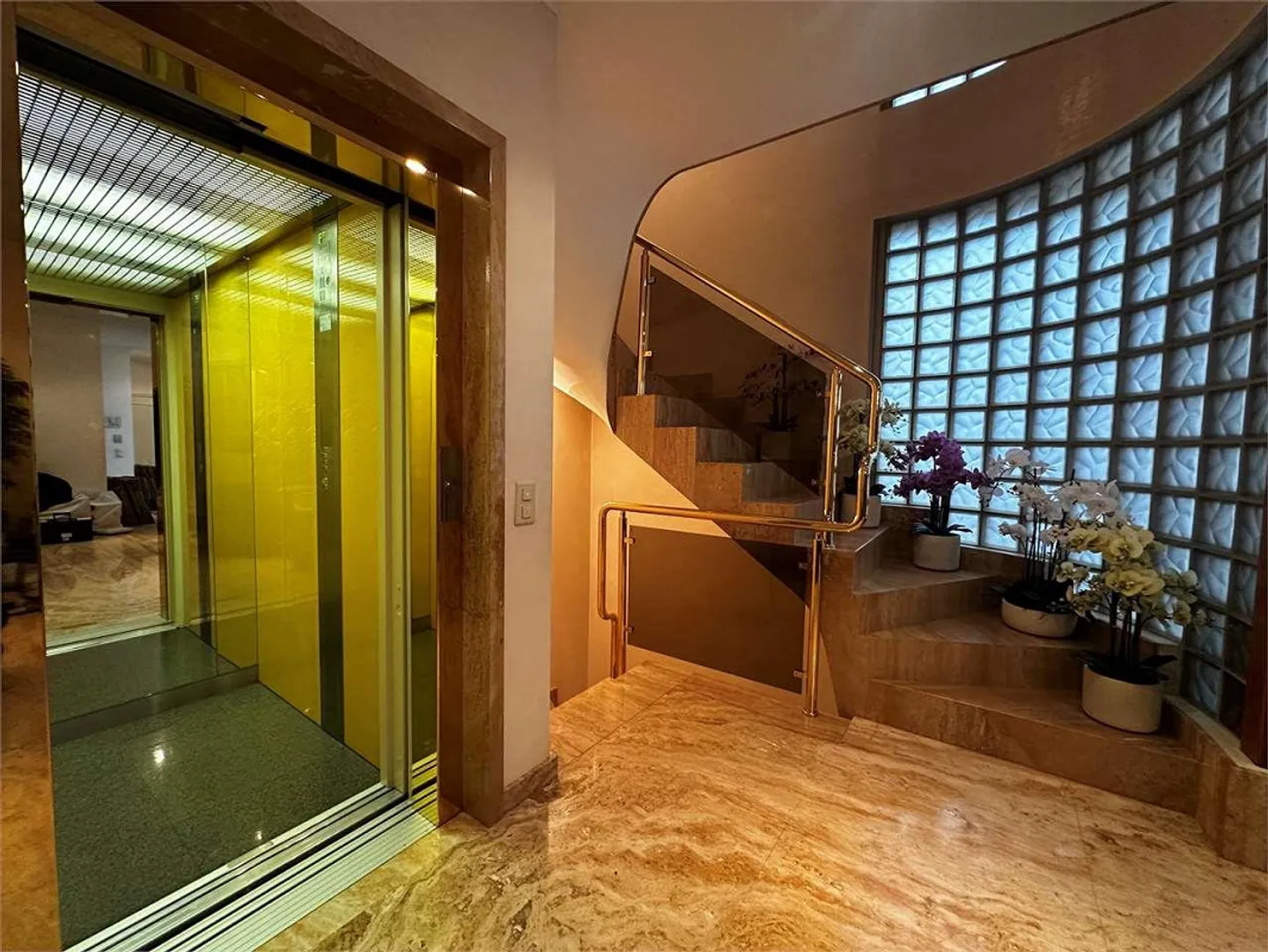 Rif.2645 Elegante Residenza di 400 mq con Vista Lago a Lugano - Foto 3 di 13