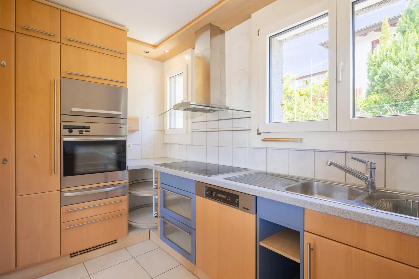 Spacious Living with a View - Photo 9 of 11