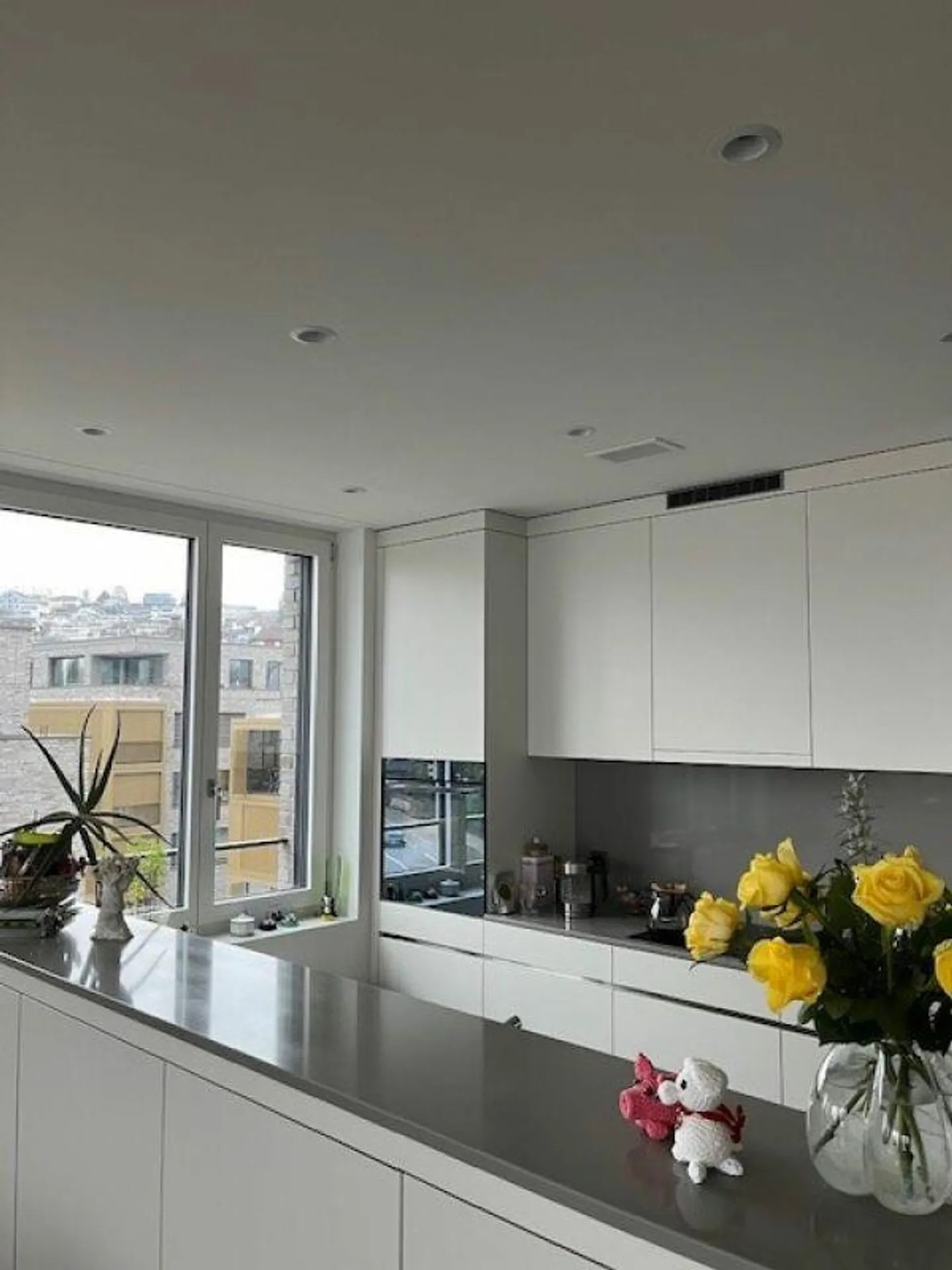 Appartement en attique de 2,5 pièces attrayant avec vue imprenable dans le développement Seewiese vous attend ! - Photo 4 sur 16