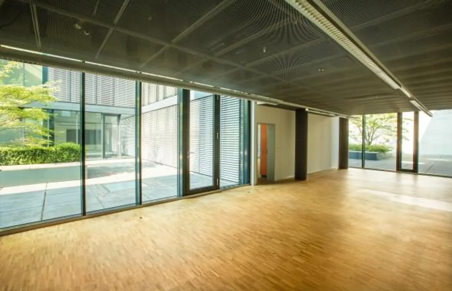 Attractive office spaces in the FUTURO properties in Liestal - Photo 2 of 12