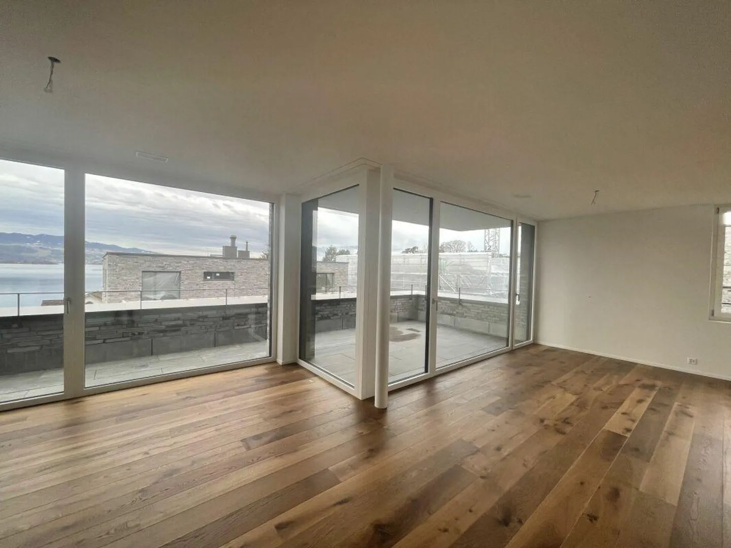 Appartement en attique de 2,5 pièces attrayant avec vue imprenable dans le développement Seewiese vous attend ! - Photo 8 sur 16