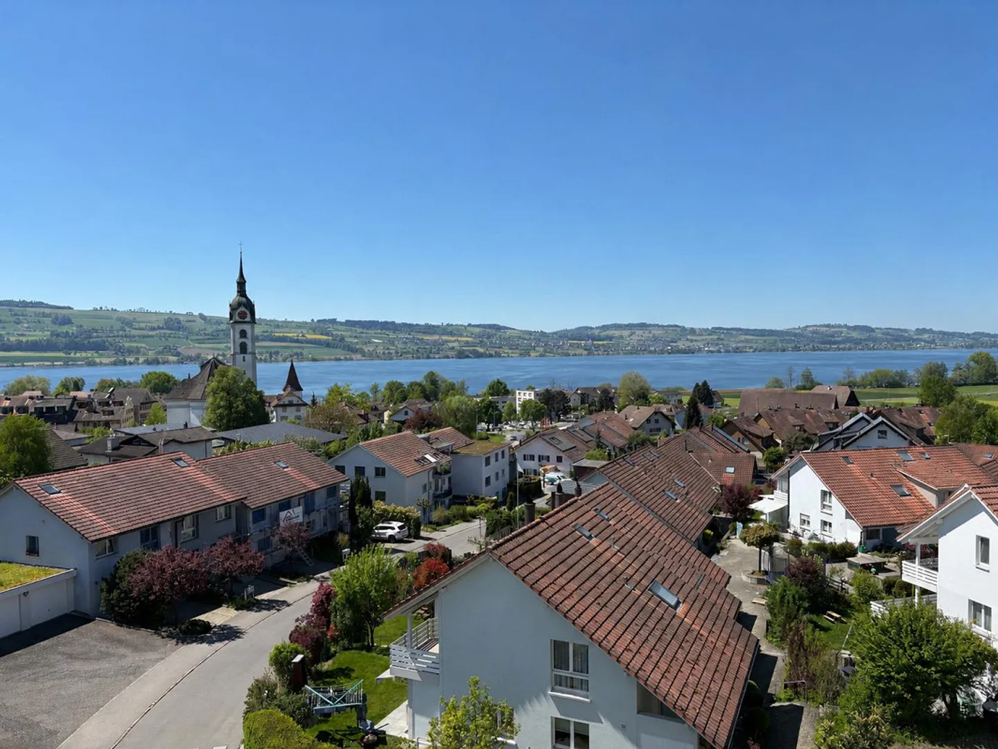 Attico di 4,5 stanze con vista lago e montagna non ostacolata - Foto 1 di 8