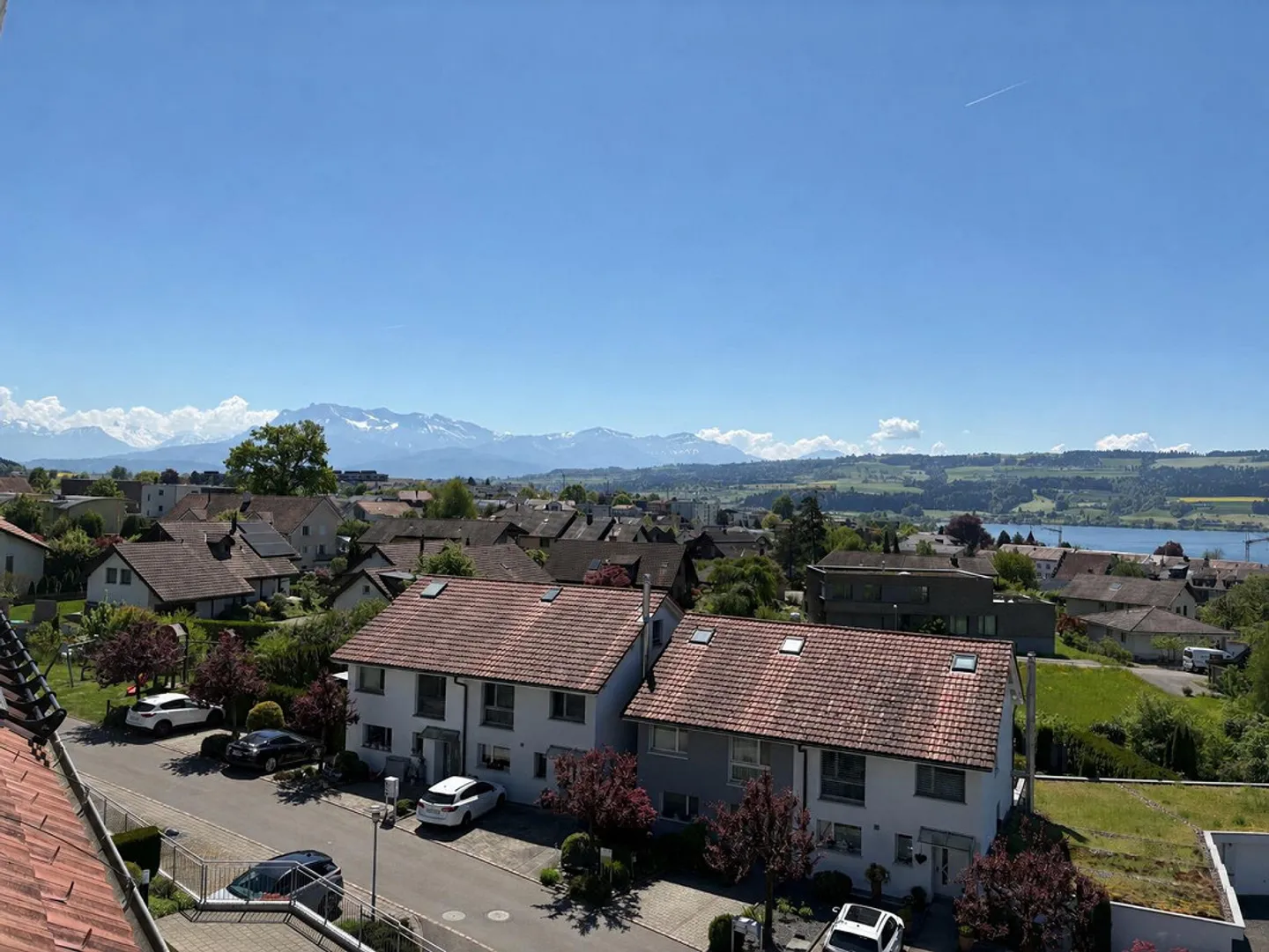 Attico di 4,5 stanze con vista lago e montagna non ostacolata - Foto 2 di 8