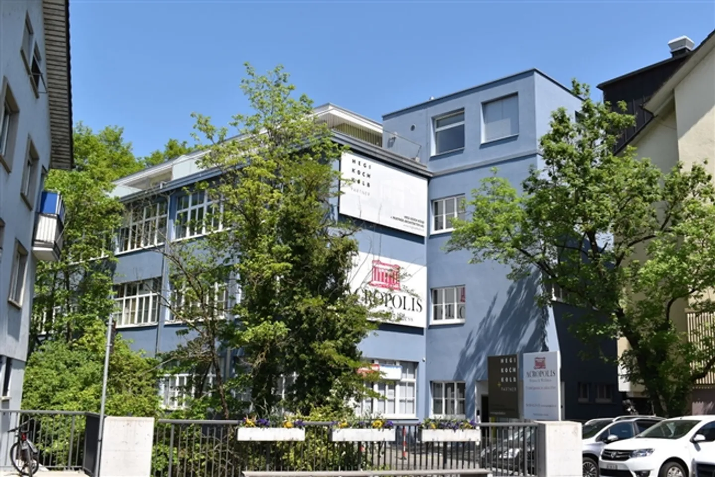 Immeuble résidentiel et commercial dans un emplacement central - Photo 1 sur 9