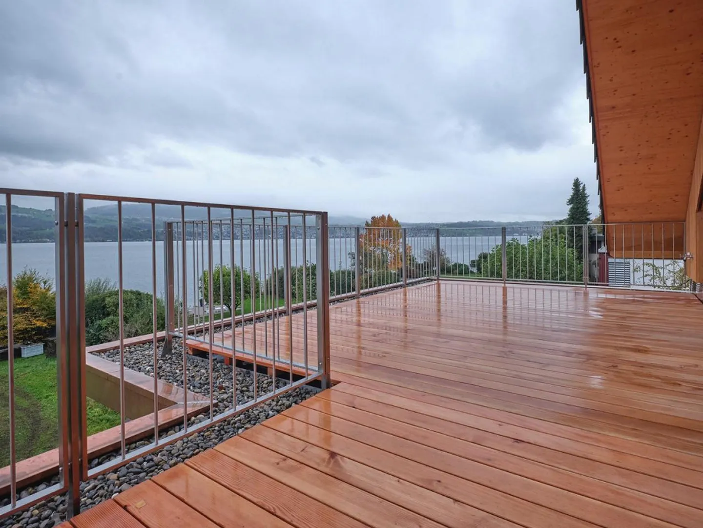 Penthouse apartment in Uerikon with private lake access - Photo 2 of 22