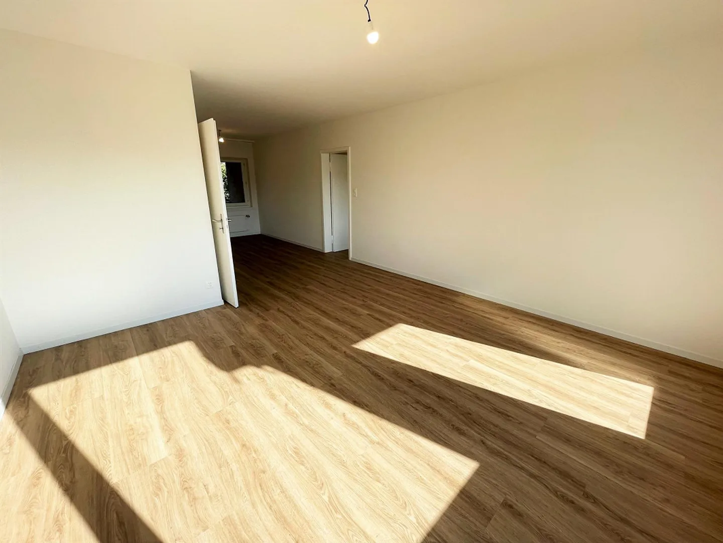 Attractive apartment near the train station - Photo 4 of 11