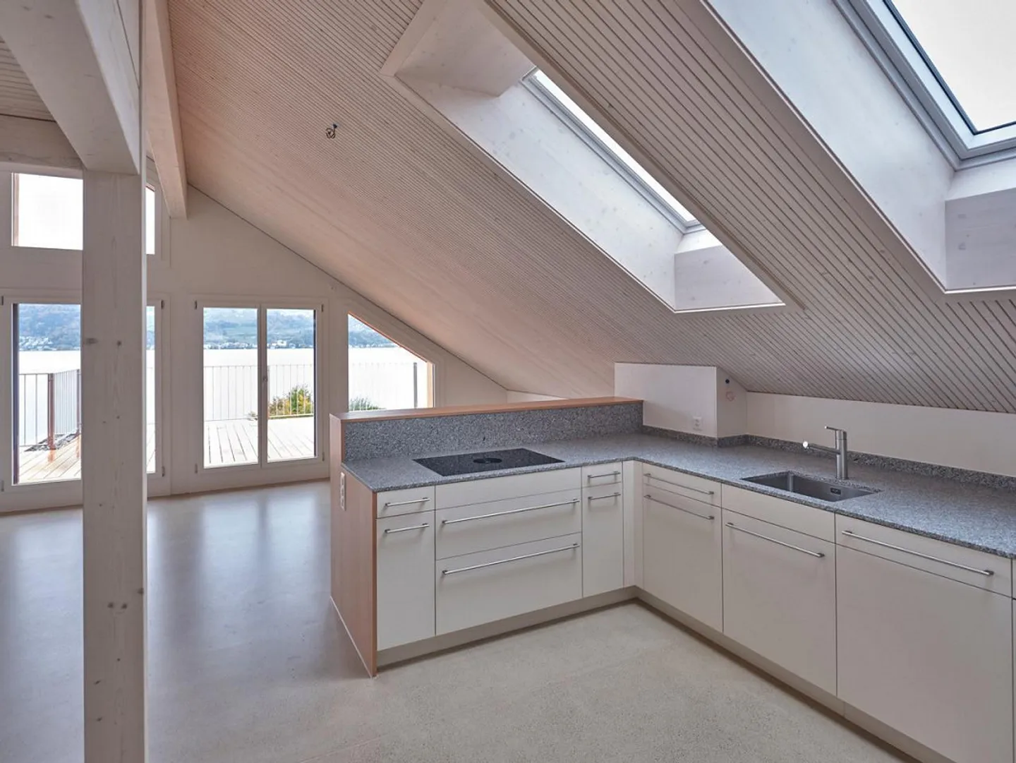 Penthouse apartment in Uerikon with private lake access - Photo 4 of 22