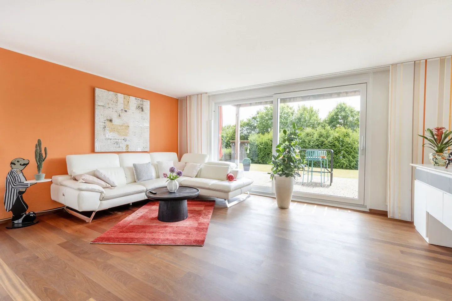 Maison d'angle de 4,5 pièces avec potentiel d'extension, grand jardin et emplacement résidentiel fiscalement avantageux à Seuzach - Photo 10 sur 30