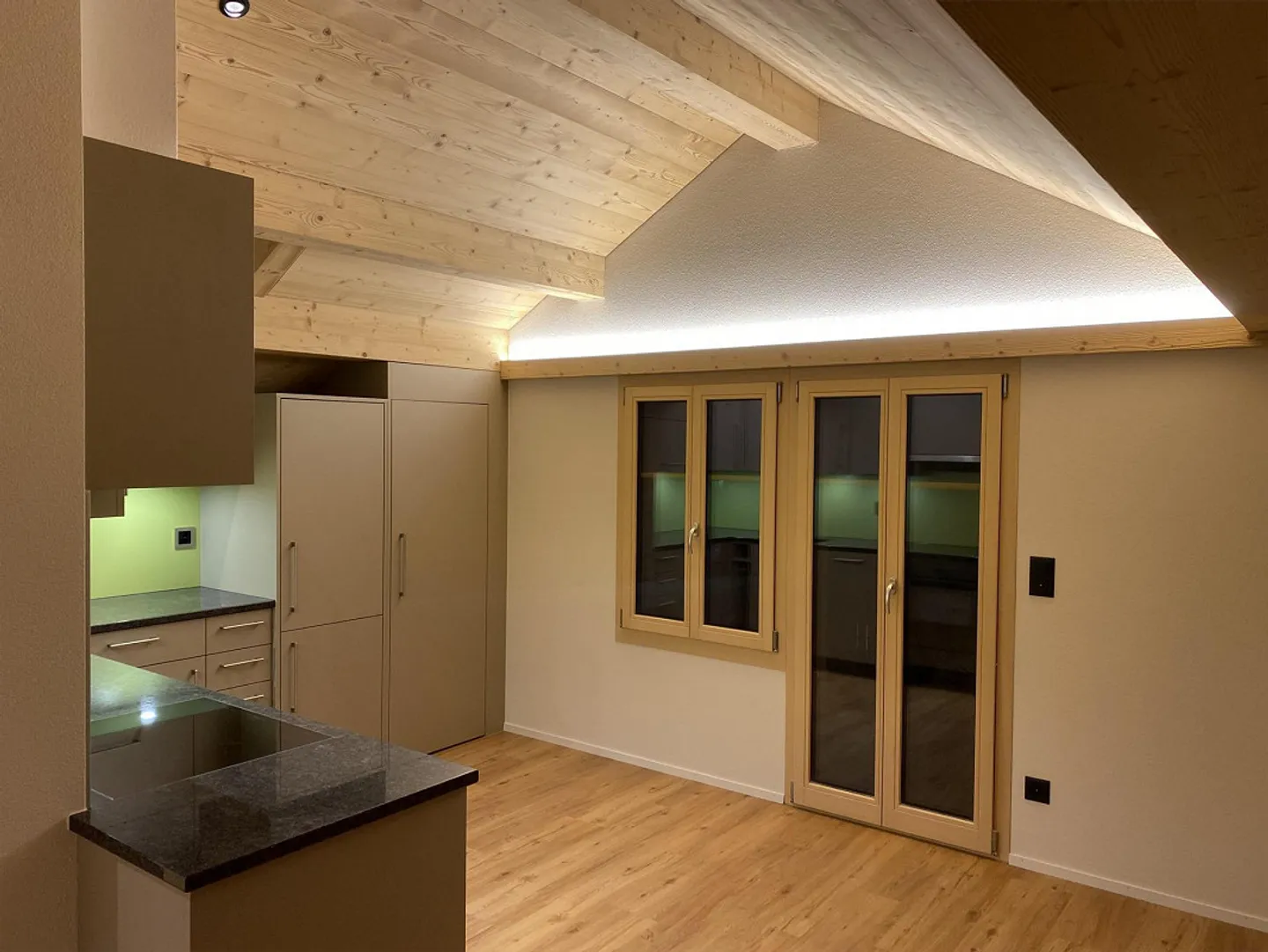 Appartement penthouse 3 pièces - Photo 2 sur 9