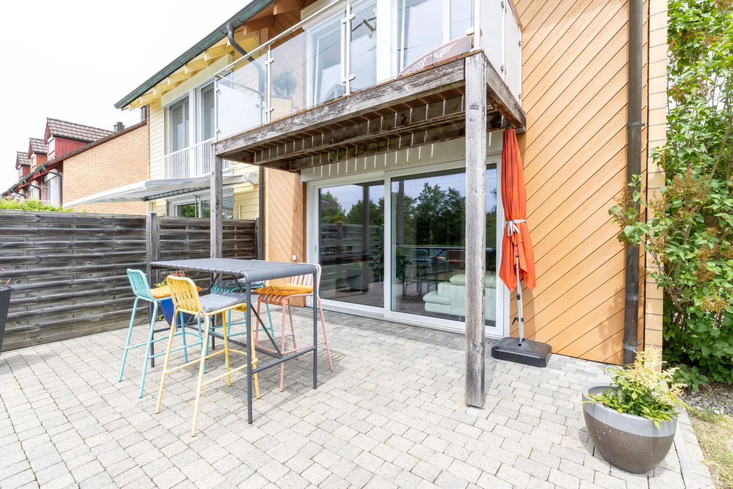 Maison d'angle de 4,5 pièces avec potentiel d'extension, grand jardin et emplacement résidentiel fiscalement avantageux à Seuzach - Photo 12 sur 30