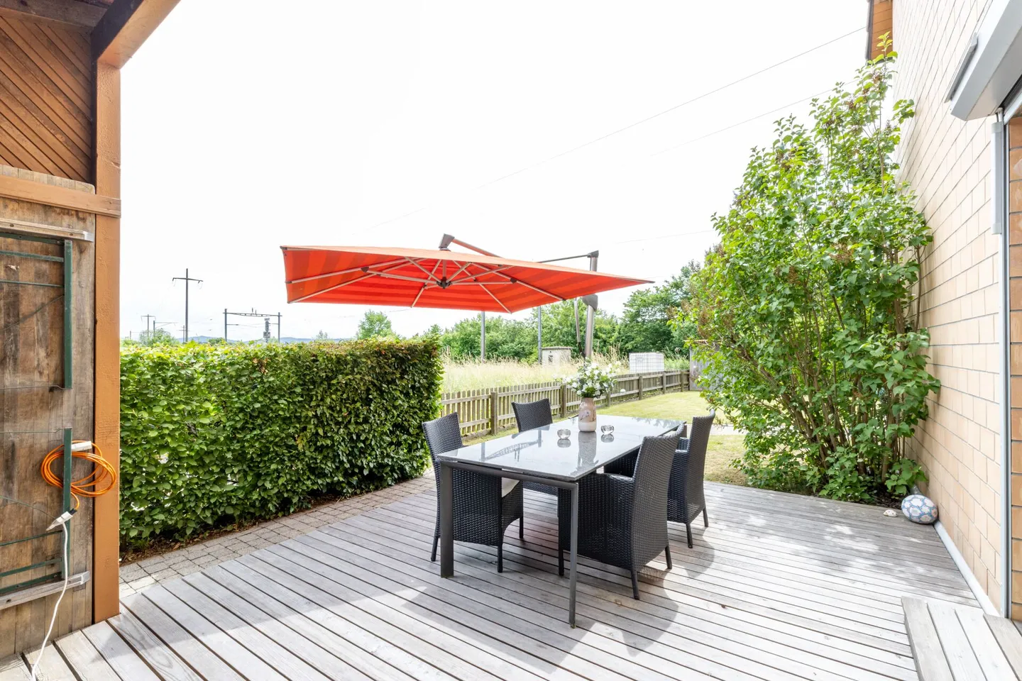 Maison d'angle de 4,5 pièces avec potentiel d'extension, grand jardin et emplacement résidentiel fiscalement avantageux à Seuzach - Photo 15 sur 30