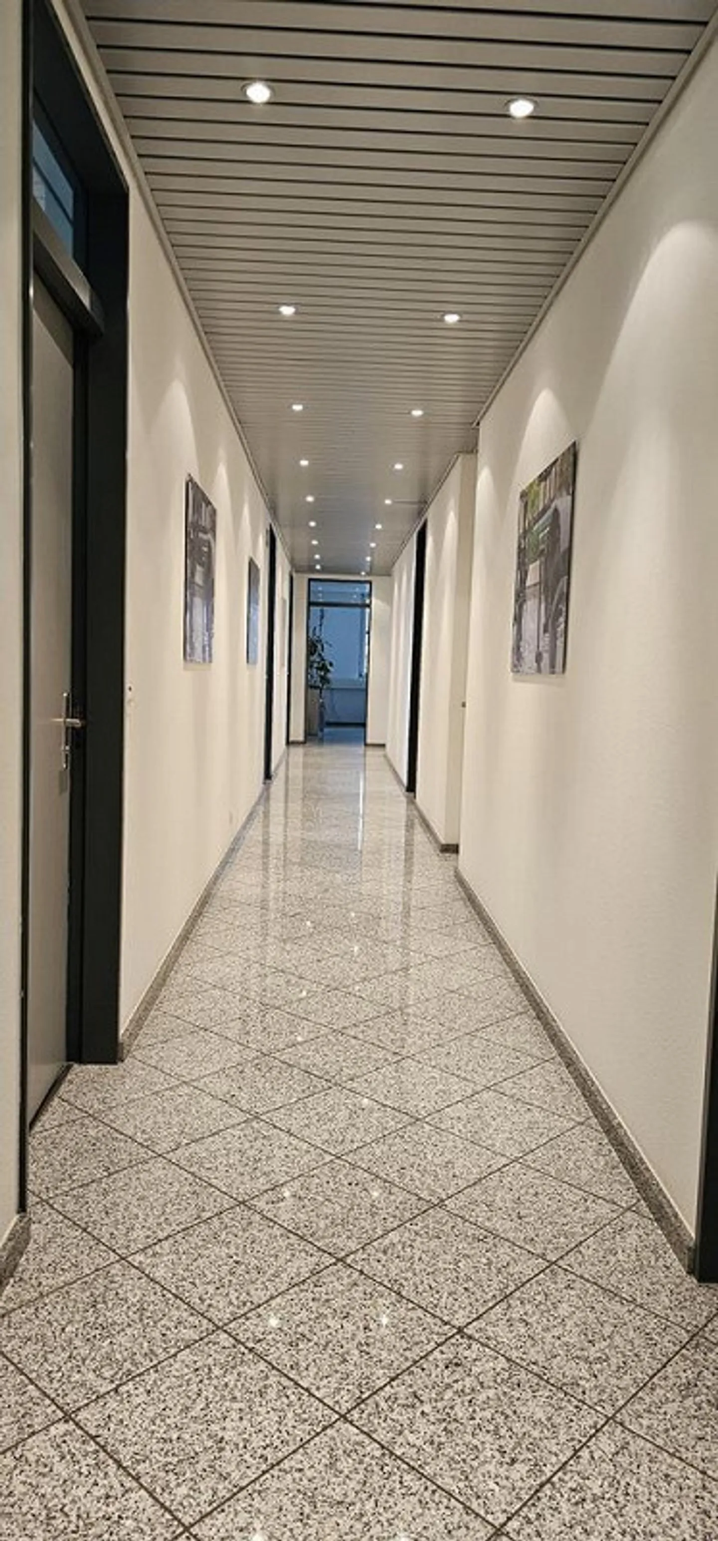 WIR HABEN FÜR SIE IHREN NEUEN STANDORT - Foto 2 von 7