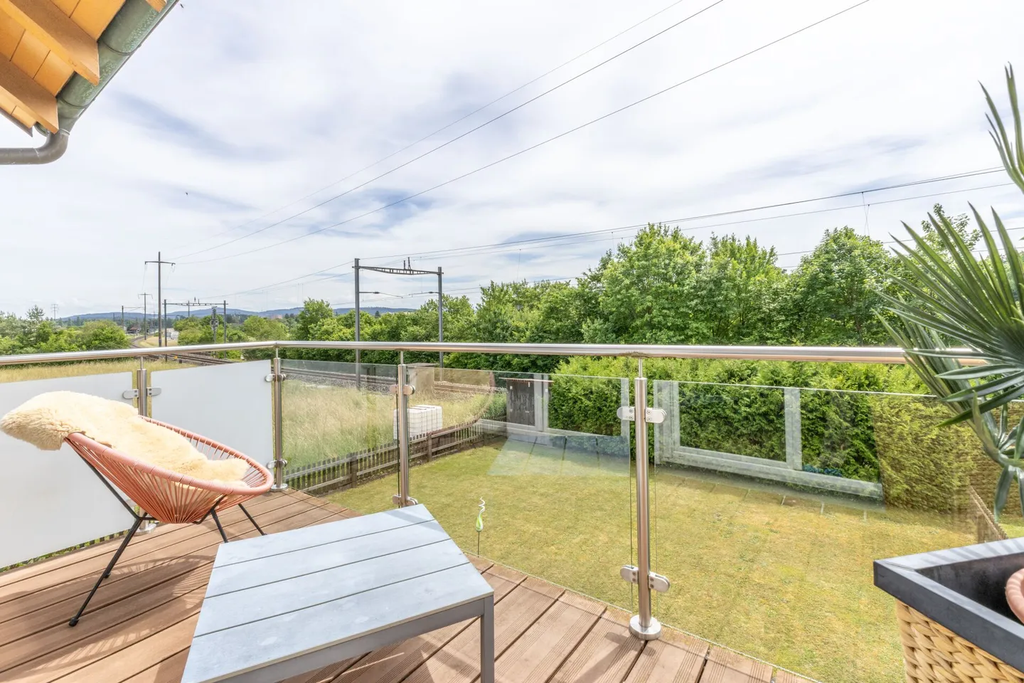 Maison d'angle de 4,5 pièces avec potentiel d'extension, grand jardin et emplacement résidentiel fiscalement avantageux à Seuzach - Photo 20 sur 30