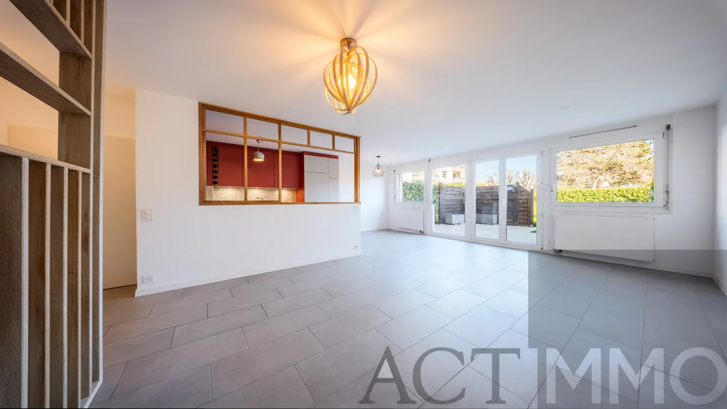 Duplex luminoso con giardino privato - Foto 2 di 7